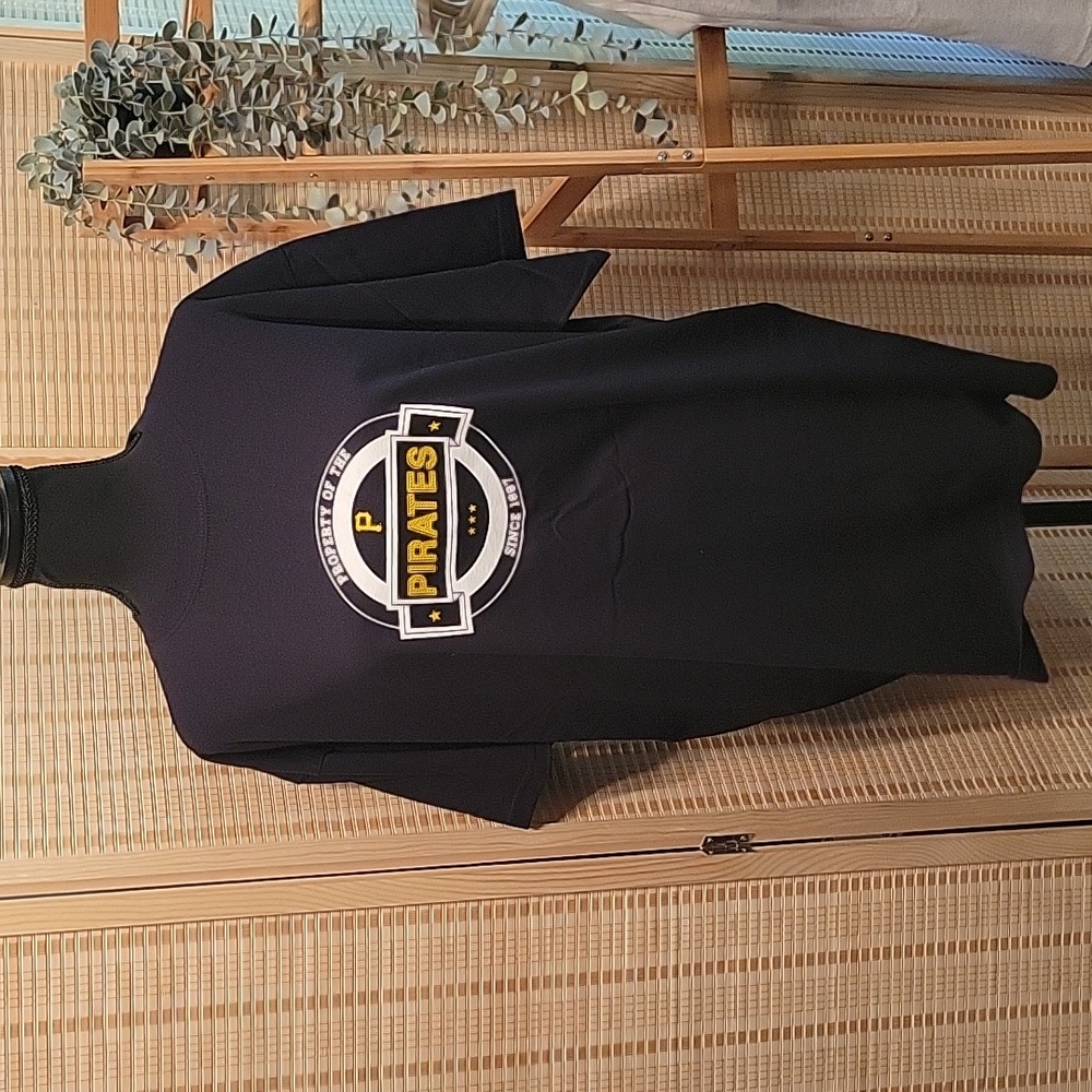NWOT Men's Pittsburgh Pirates Graphic Tee - Size XL